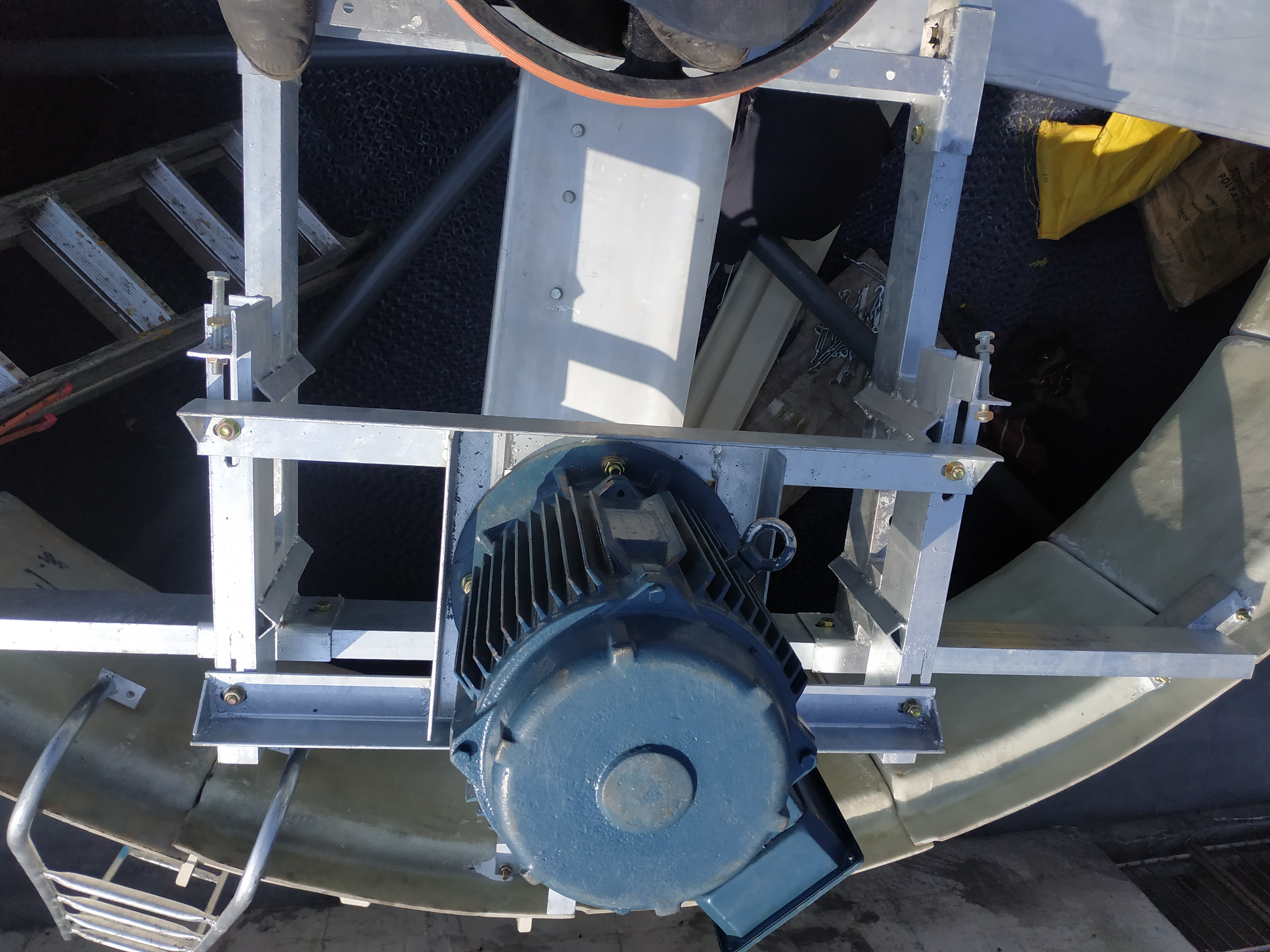 玻璃鋼冷卻塔減速機(jī)更換與維修