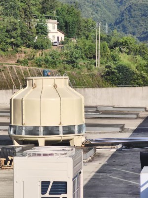 重慶巫山150t玻璃鋼冷卻塔安裝項目